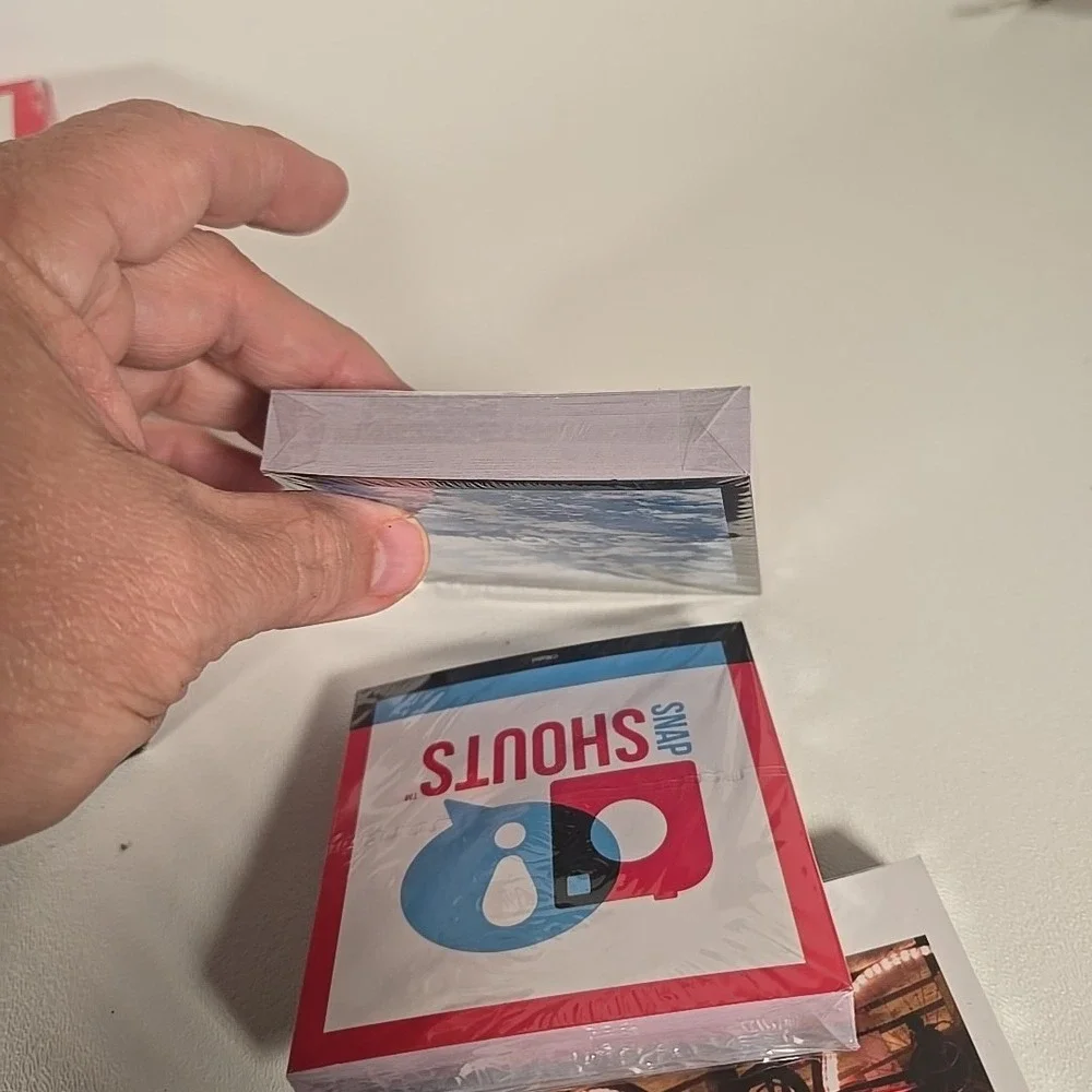SNAPSHOUTS Very Verbal Party Game 8+, 3-6 Players‎ Word Picture Match